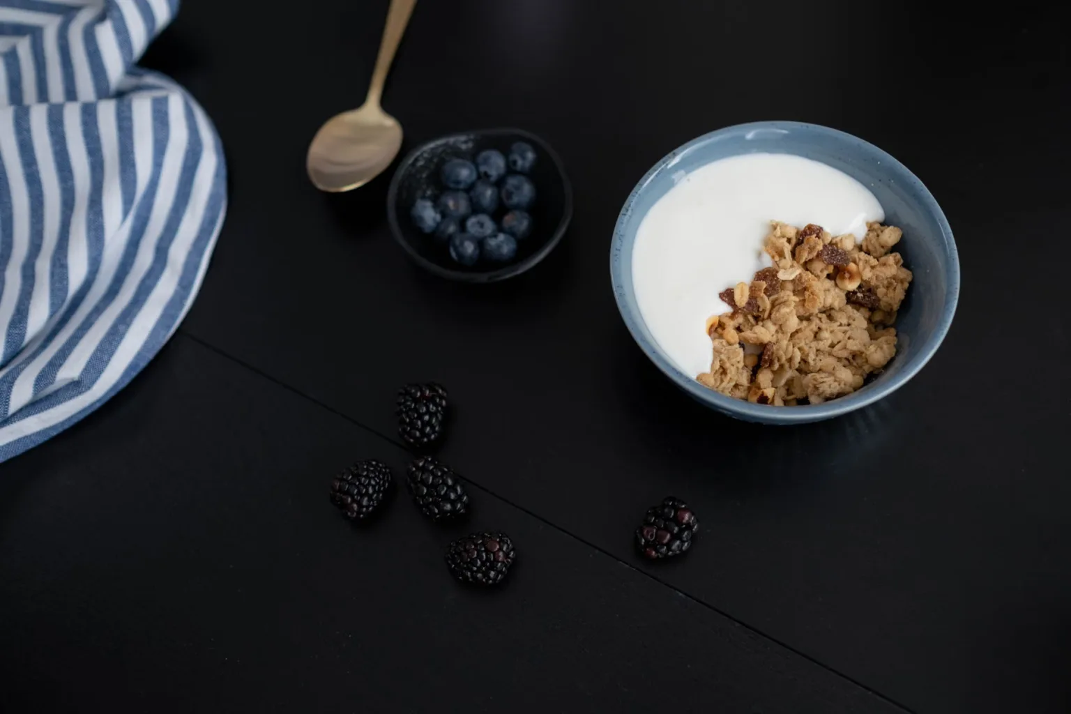 Yogurt bianco con fermenti vivi