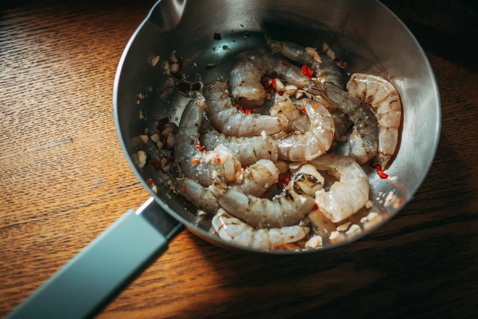 Knoblauch für die Chilisauce